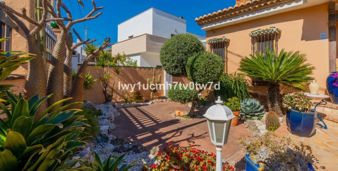 Продажа  отдельно стоящей виллы в Torremolinos 9