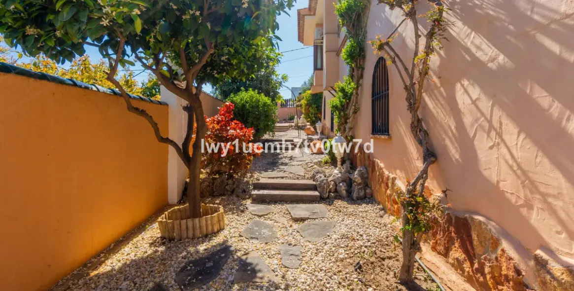 Продажа  отдельно стоящей виллы в Torremolinos 11
