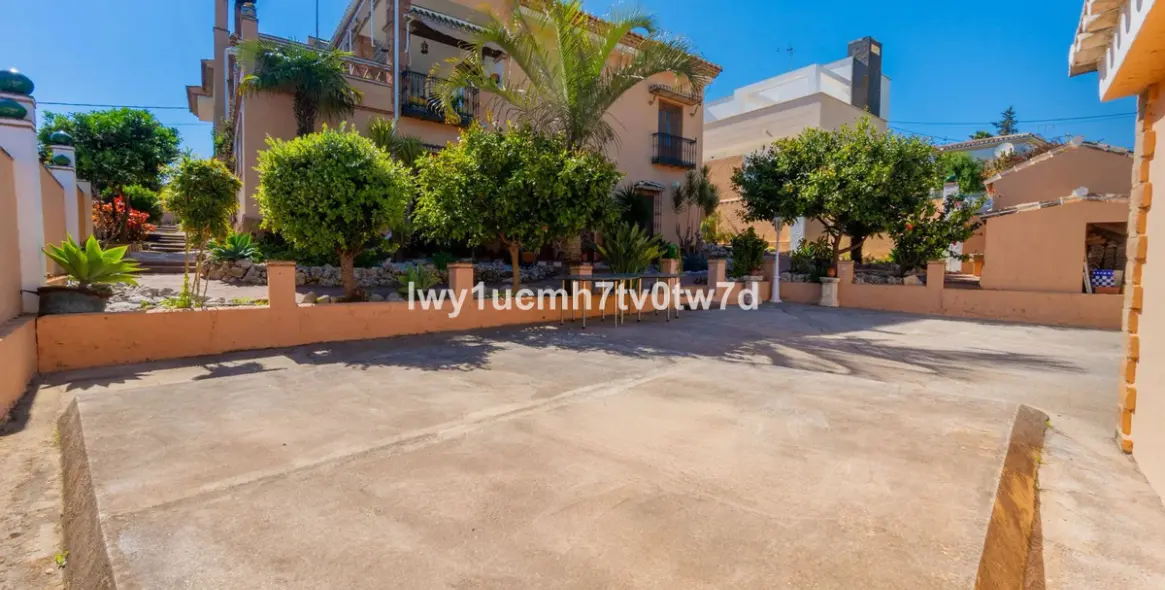 Продажа  отдельно стоящей виллы в Torremolinos 12