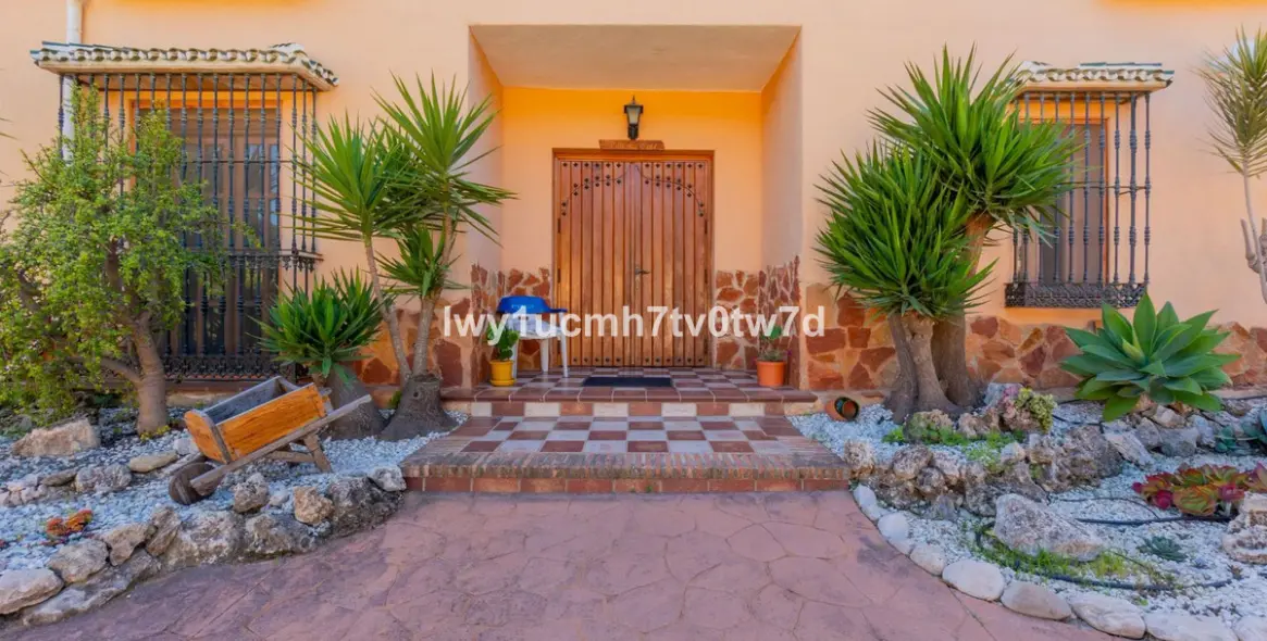 Продажа  отдельно стоящей виллы в Torremolinos 13
