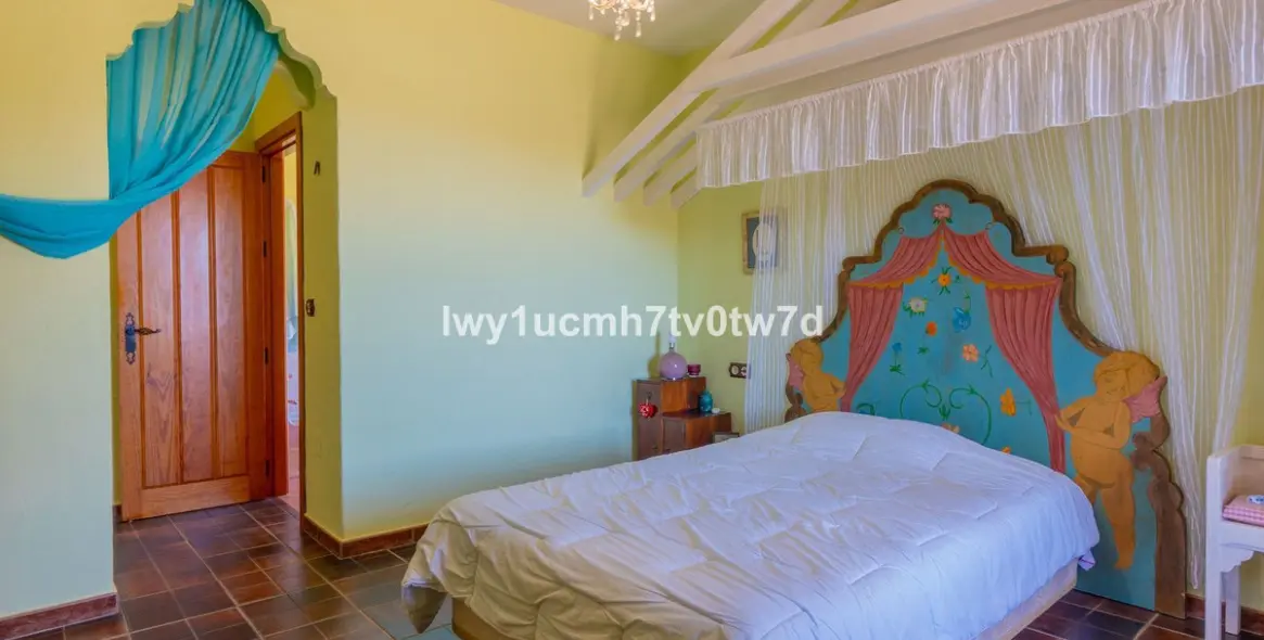 Продажа  отдельно стоящей виллы в Torremolinos 25