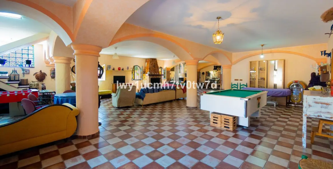 Продажа  отдельно стоящей виллы в Torremolinos 36