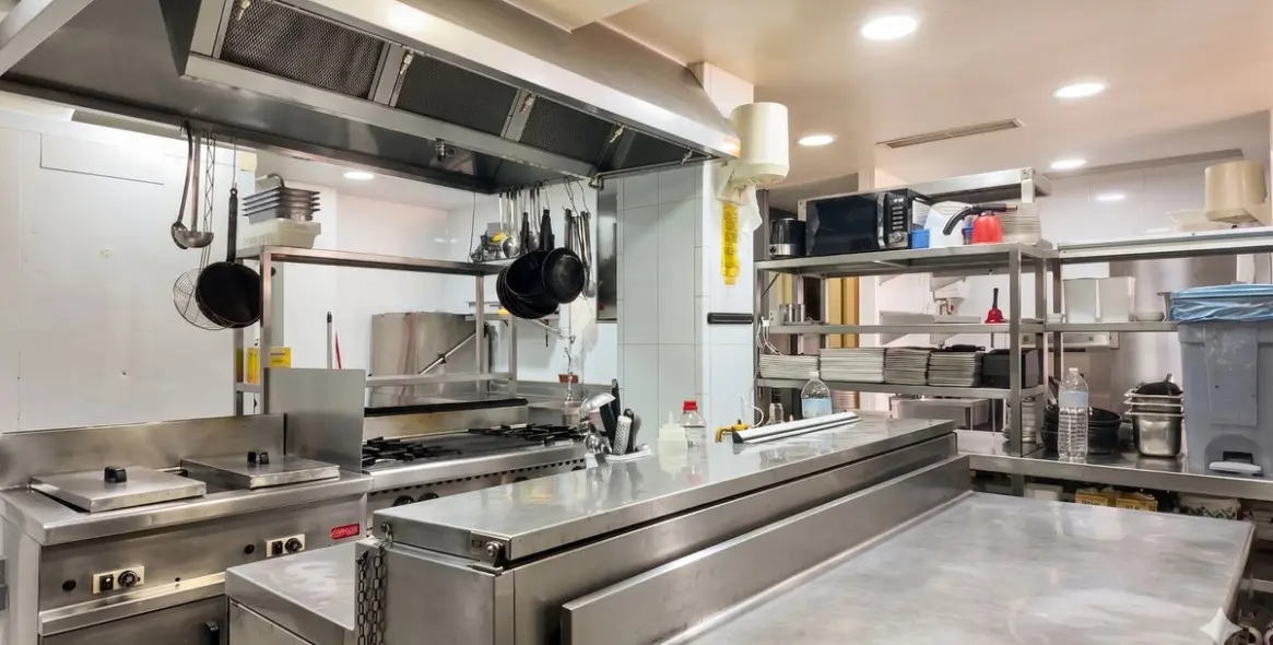 Sale of restaurant in La Duquesa 7
