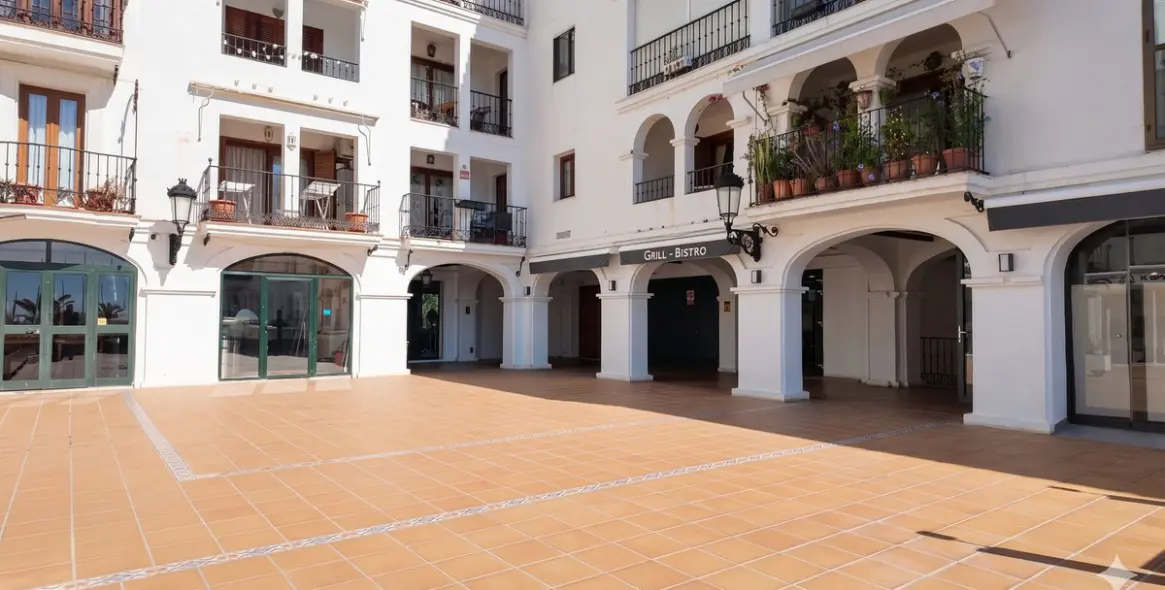Sale of restaurant in La Duquesa 16