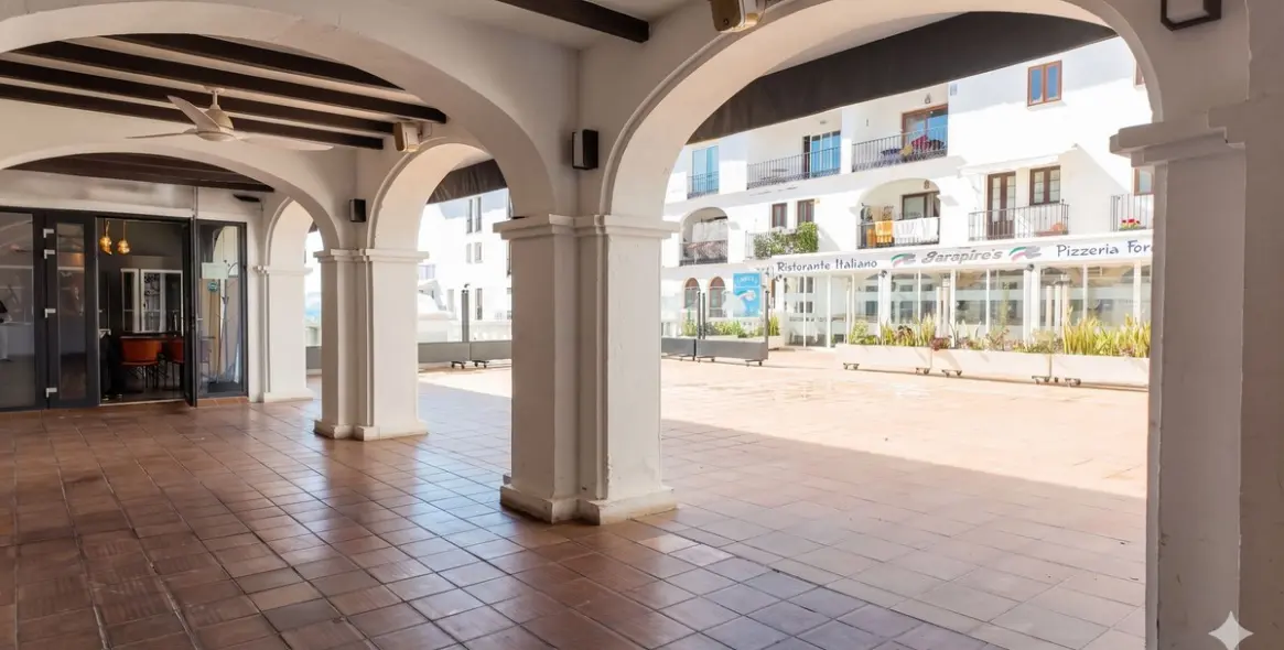 Sale of restaurant in La Duquesa 17