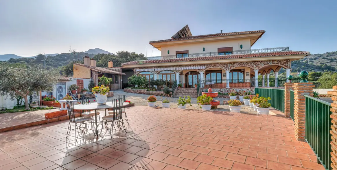 Sale of detached villa in Churriana 2