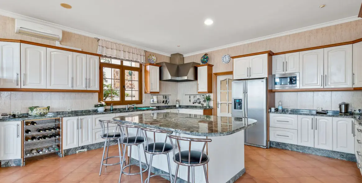 Sale of detached villa in Churriana 12