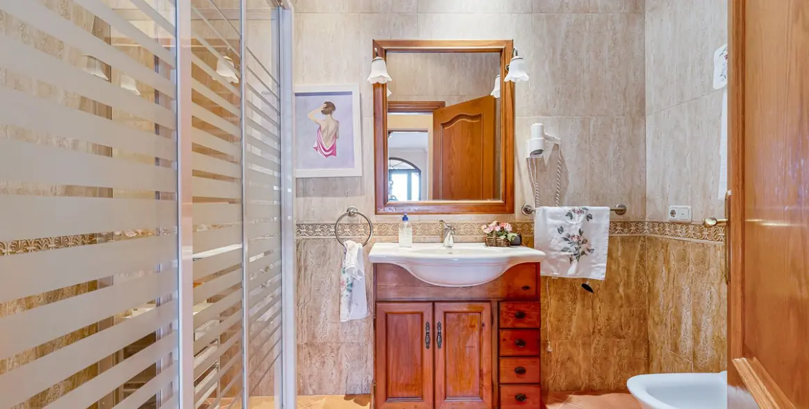 Sale of detached villa in Churriana 16