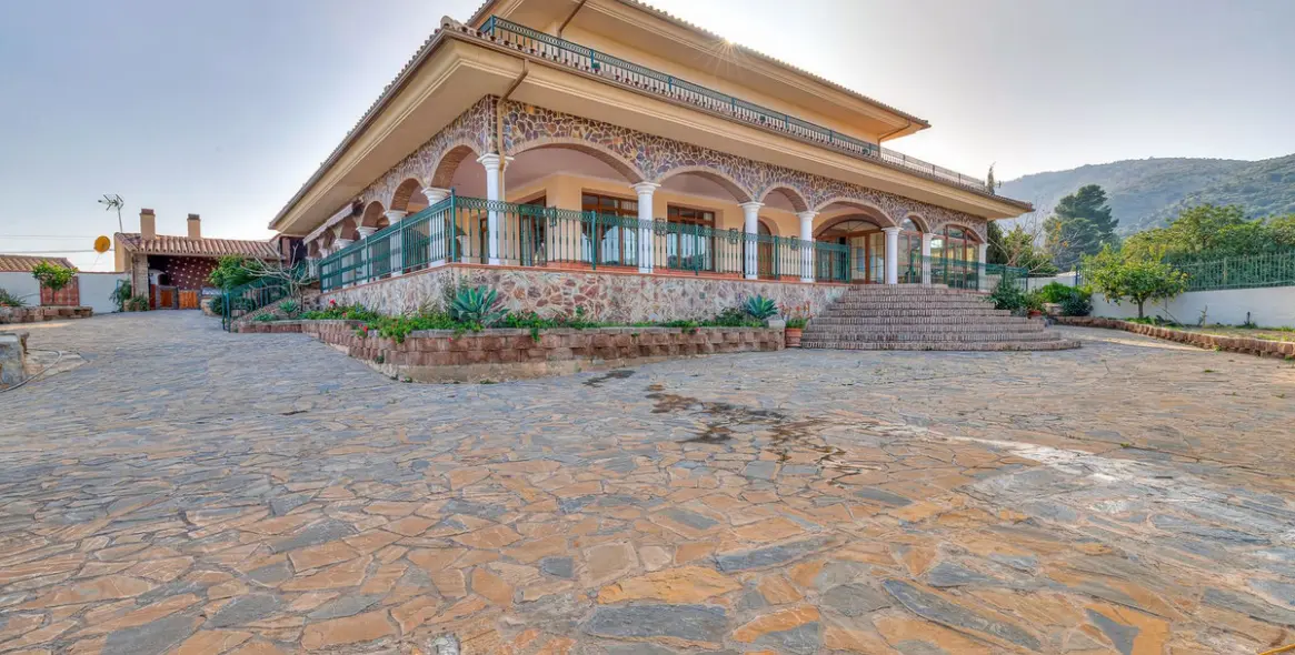 Sale of detached villa in Churriana 28