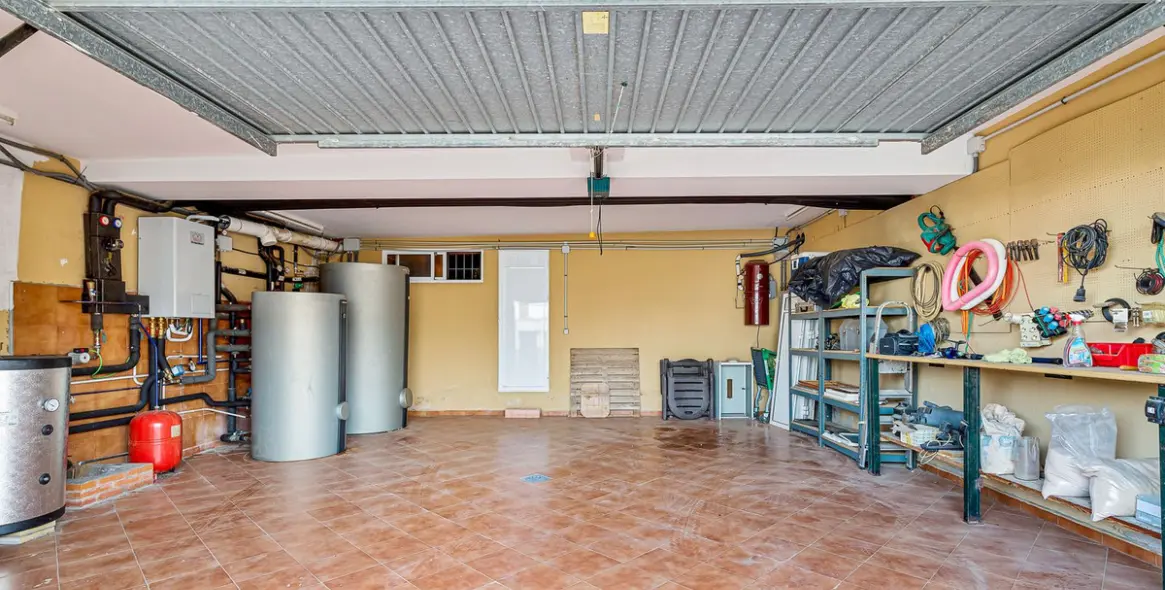 Sale of detached villa in Churriana 48
