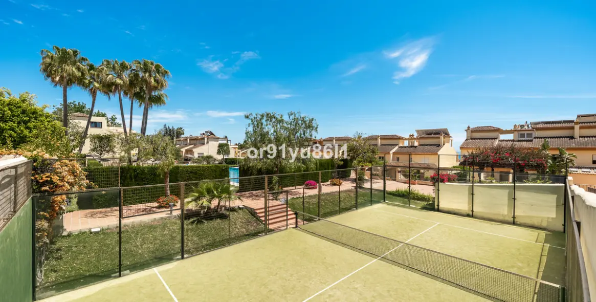 Venta de casa pareada en Nagüeles 24