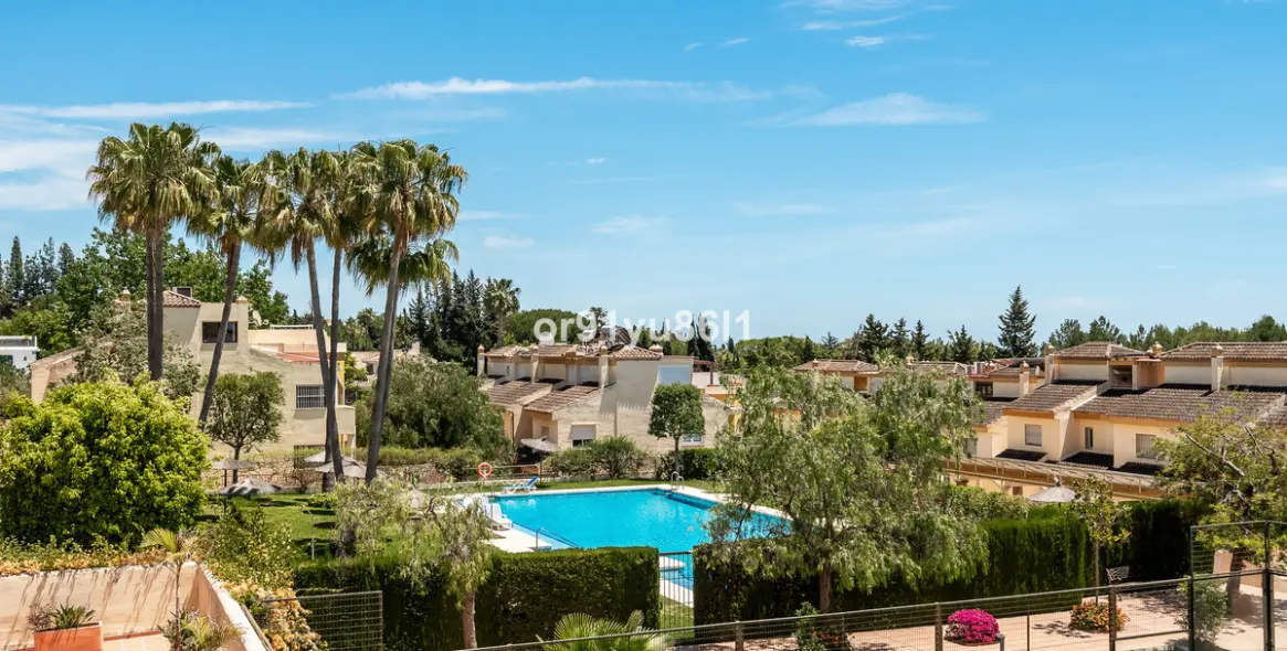 Venta de casa pareada en Nagüeles 25