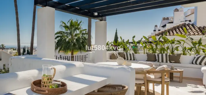 Venta de ático dúplex en Nueva Andalucía 0
