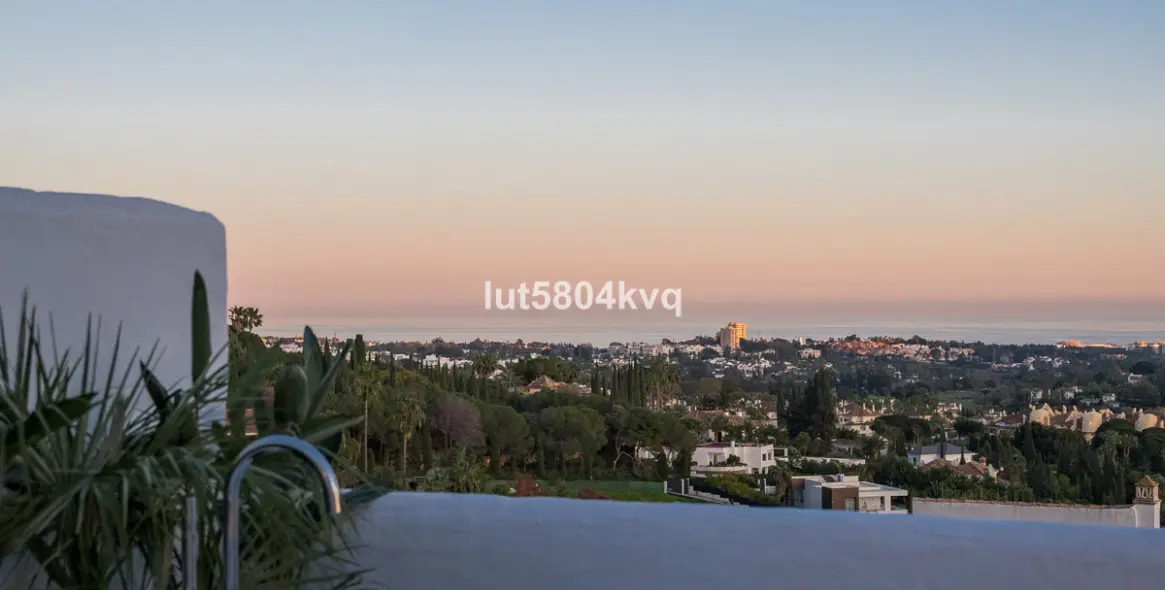 Venta de ático dúplex en Nueva Andalucía 5
