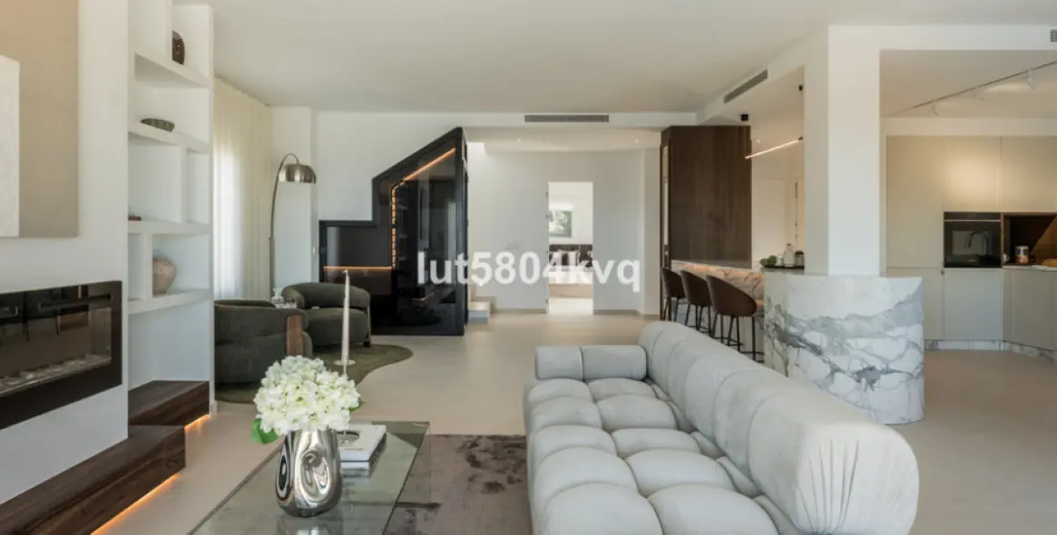 Venta de ático dúplex en Nueva Andalucía 9