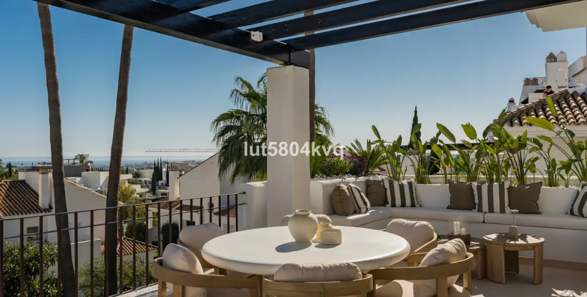 Venta de ático dúplex en Nueva Andalucía 12
