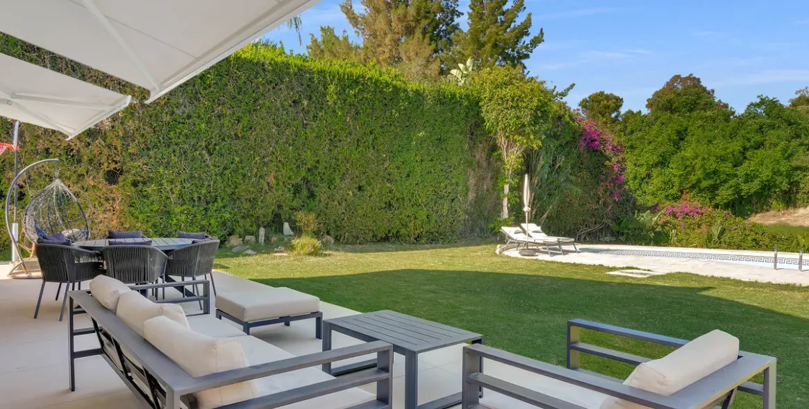 Sale of detached villa in Guadalmina Alta 3