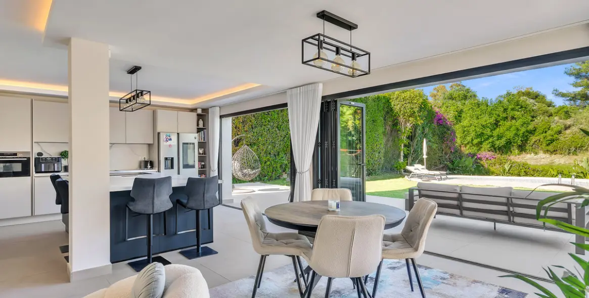 Sale of detached villa in Guadalmina Alta 7