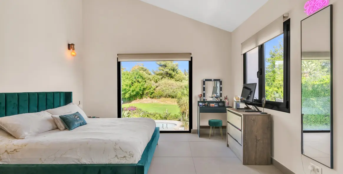 Sale of detached villa in Guadalmina Alta 12