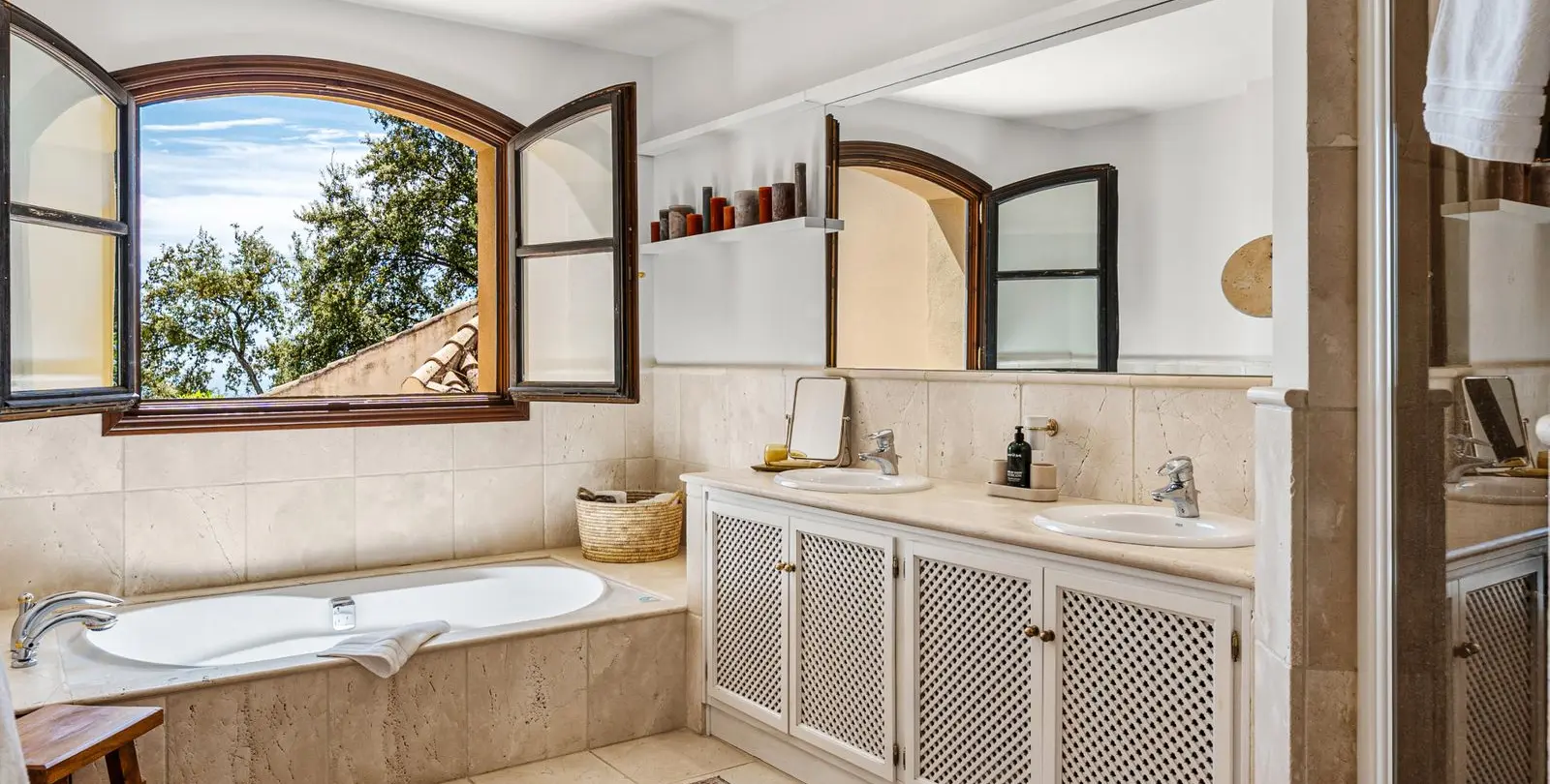 Sale of detached villa in La Zagaleta 23