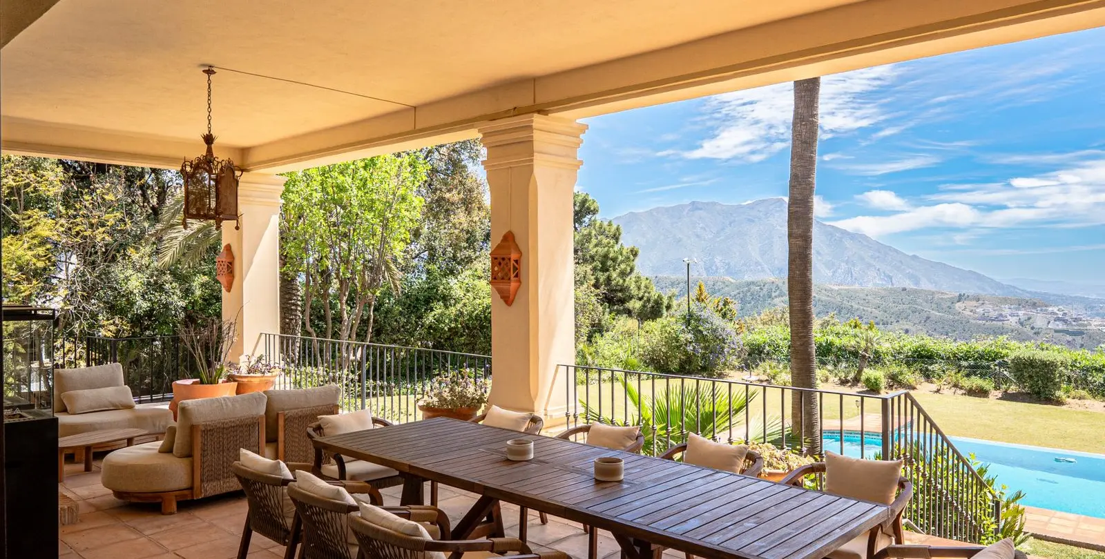 Sale of detached villa in La Zagaleta 37