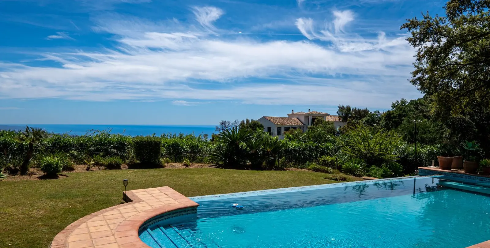 Sale of detached villa in La Zagaleta 39