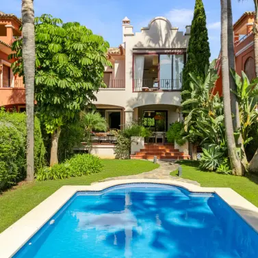 Alquiler a largo plazo de casa pareada en Nueva Andalucía