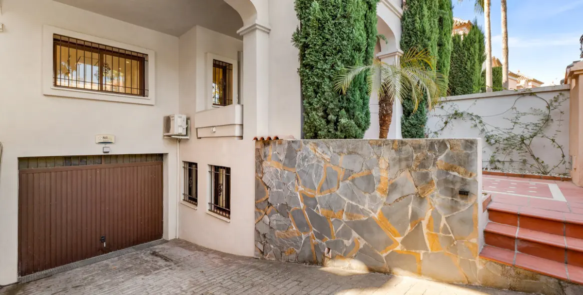 Long-term rent of semi-detached house in Nueva Andalucía 47