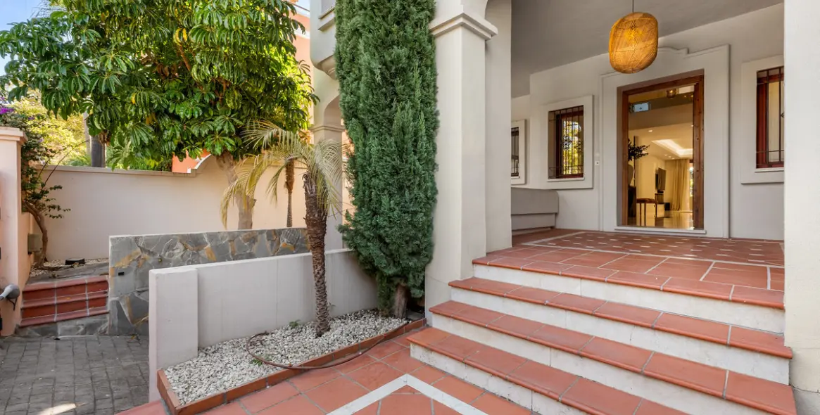 Long-term rent of semi-detached house in Nueva Andalucía 49