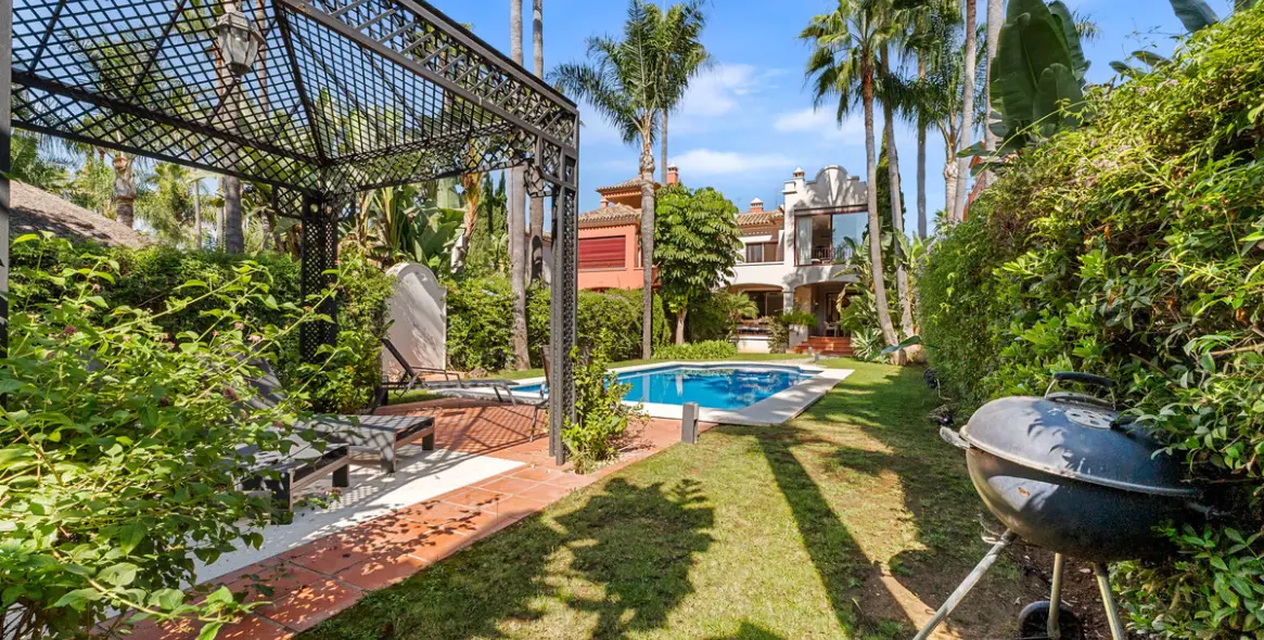 Long-term rent of semi-detached house in Nueva Andalucía 75