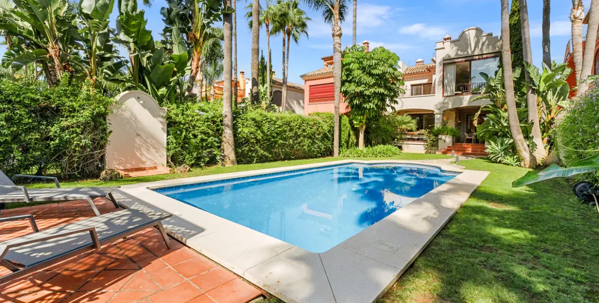 Long-term rent of semi-detached house in Nueva Andalucía 77