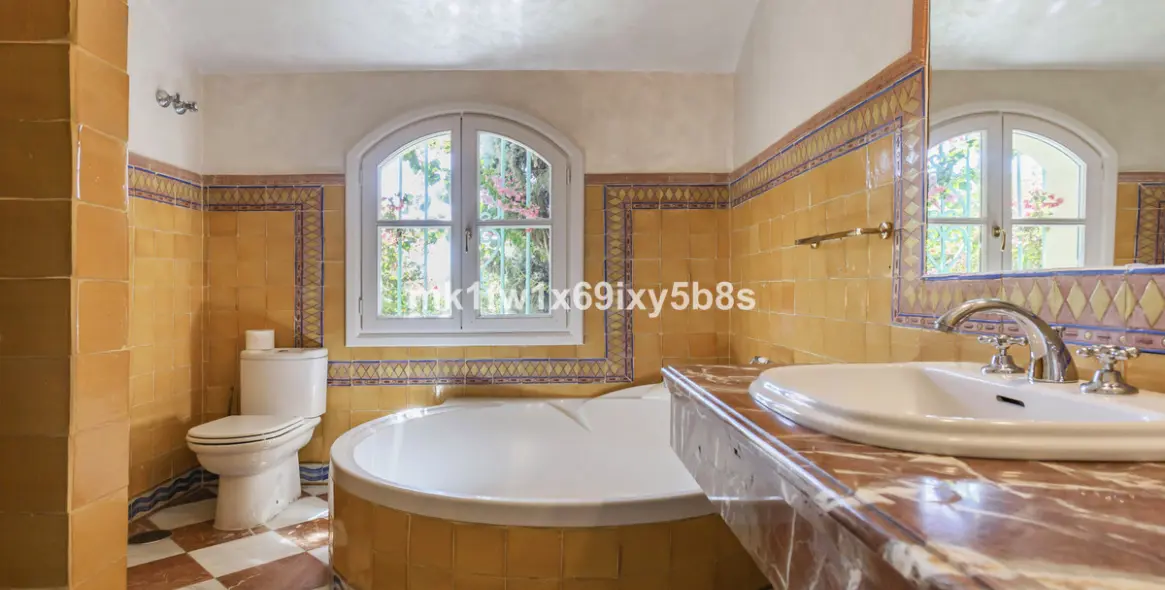 Long-term rent of detached villa in Marbella 35