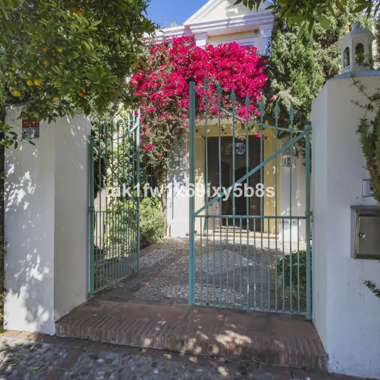 Long-term rent of detached villa in Marbella