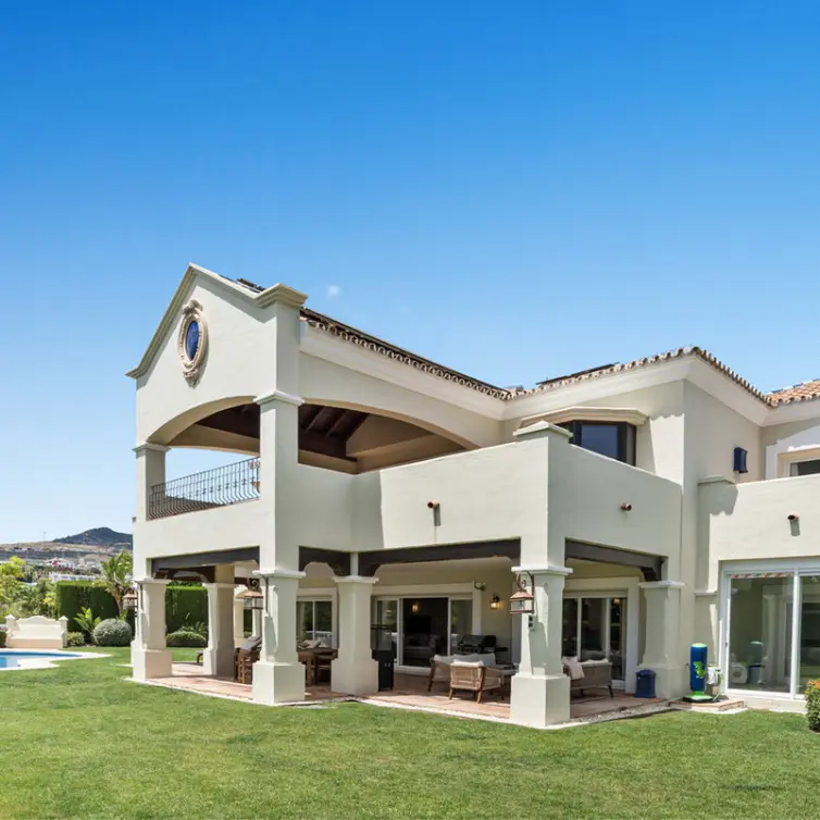 Short-term rent of detached villa in Benahavís