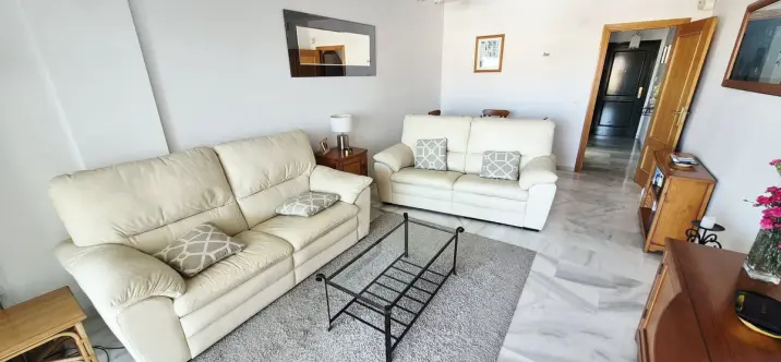 Sale of middle floor apartment in Miraflores 3