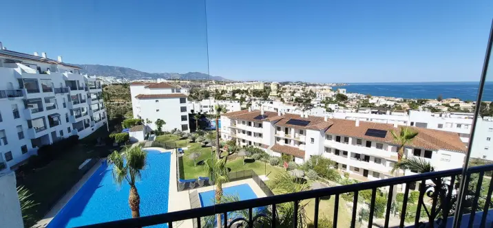 Sale of middle floor apartment in Miraflores 4