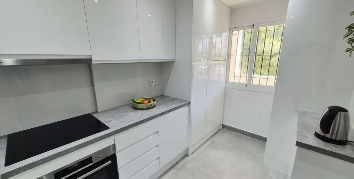 Продажа апартаментов на среднем этаже в Miraflores 12