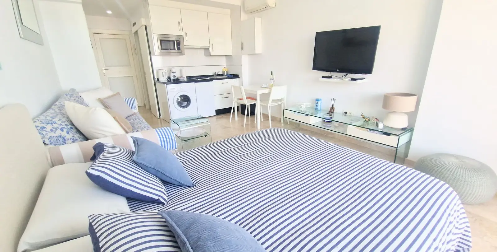 Sale of studio in Torremolinos 2