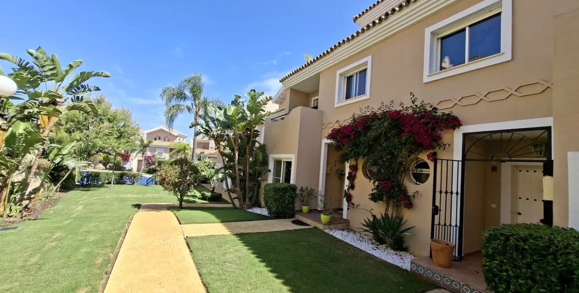 Venta de adosado en La Duquesa 30