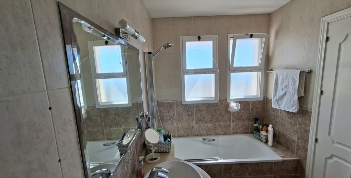 Venta de adosado en La Duquesa 33