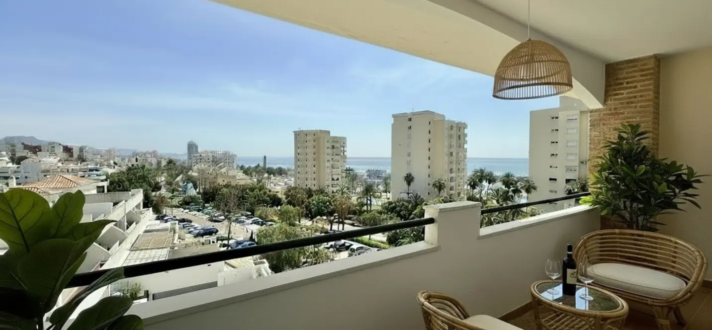 Продажа апартаментов на среднем этаже в Estepona 0