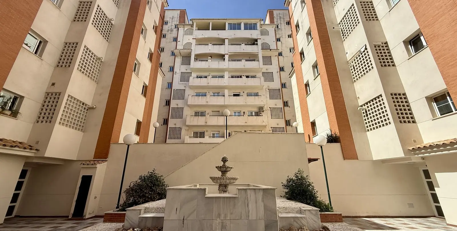 Продажа апартаментов на среднем этаже в Estepona 3