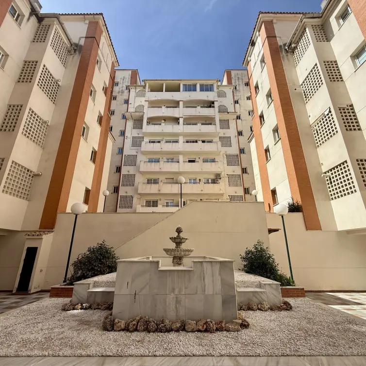 Продажа апартаментов на среднем этаже в Estepona