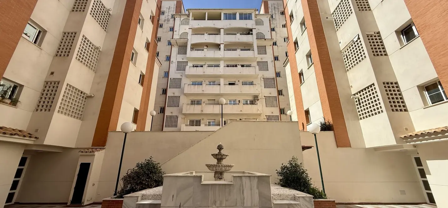 Продажа апартаментов на среднем этаже в Estepona 2
