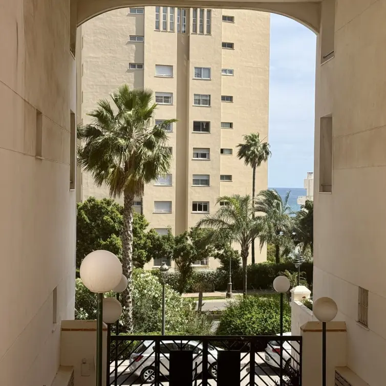 Продажа апартаментов на среднем этаже в Estepona
