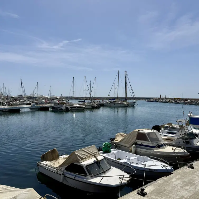 Продажа апартаментов на среднем этаже в Estepona