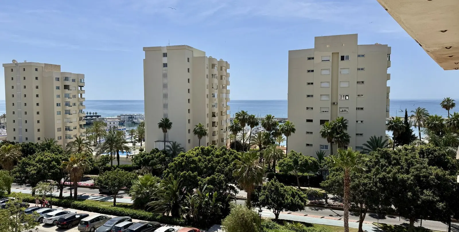 Продажа апартаментов на среднем этаже в Estepona 8
