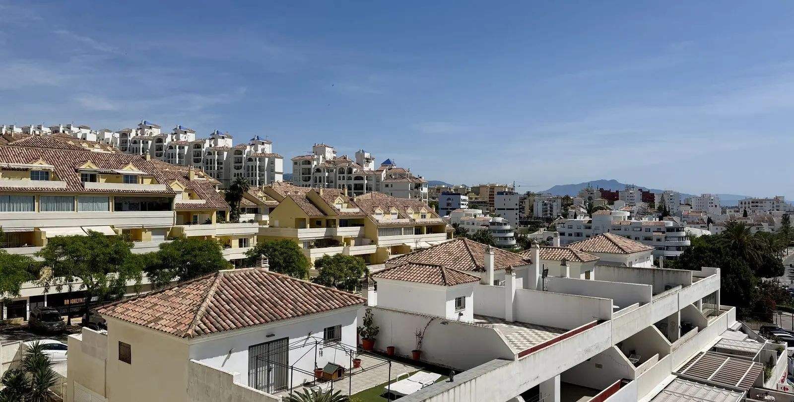 Продажа апартаментов на среднем этаже в Estepona 10