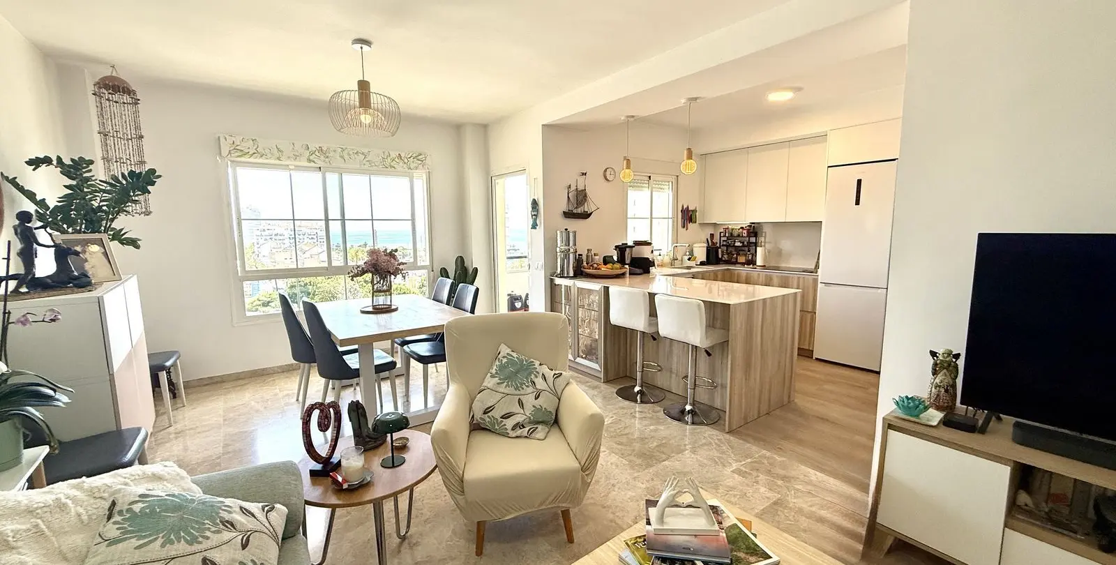 Продажа апартаментов на среднем этаже в Estepona 12