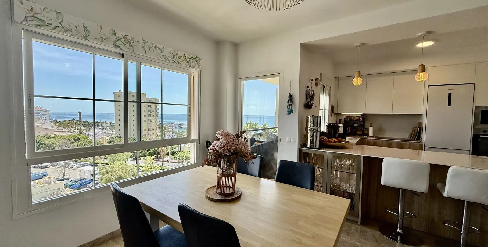 Продажа апартаментов на среднем этаже в Estepona 13